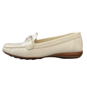 Women's Geox Patent Leather Cream Loafer size 38/ US‎ size 8